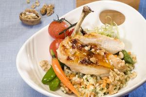 Maispoularde mit Orangenglasur auf K&uuml;rbis Walnuss Risotto